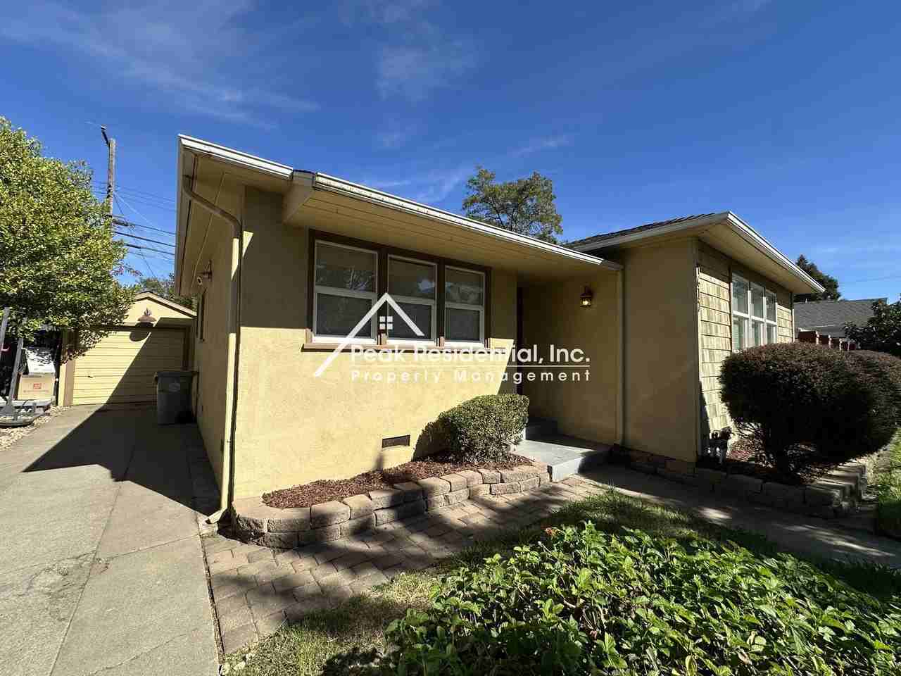 4617 V St - Photo 3 of 18