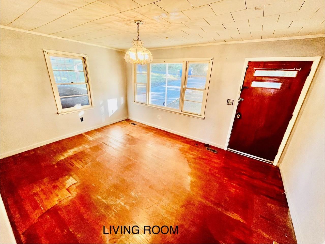 1033 W 33rd St - Photo 4 of 16