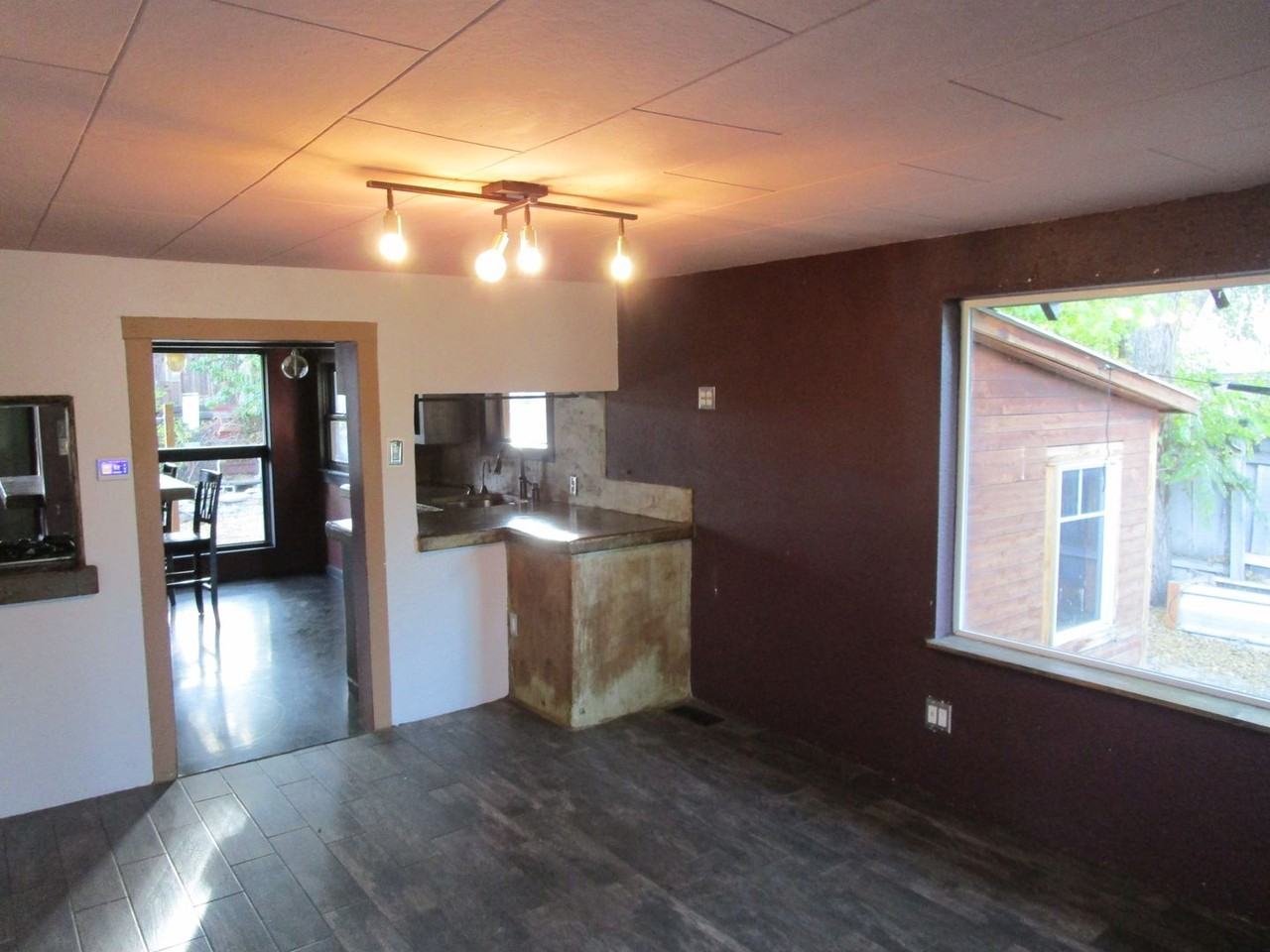 770 Ne Holly St - Photo 2 of 16