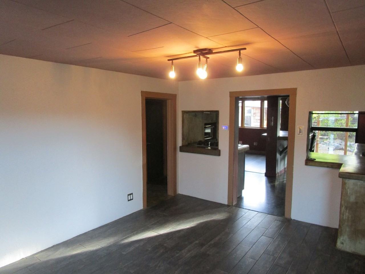 770 Ne Holly St - Photo 3 of 16