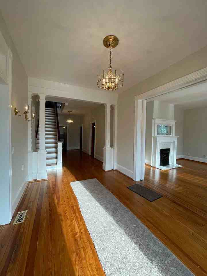 409 N Mecklenburg Ave - Photo 2 of 25