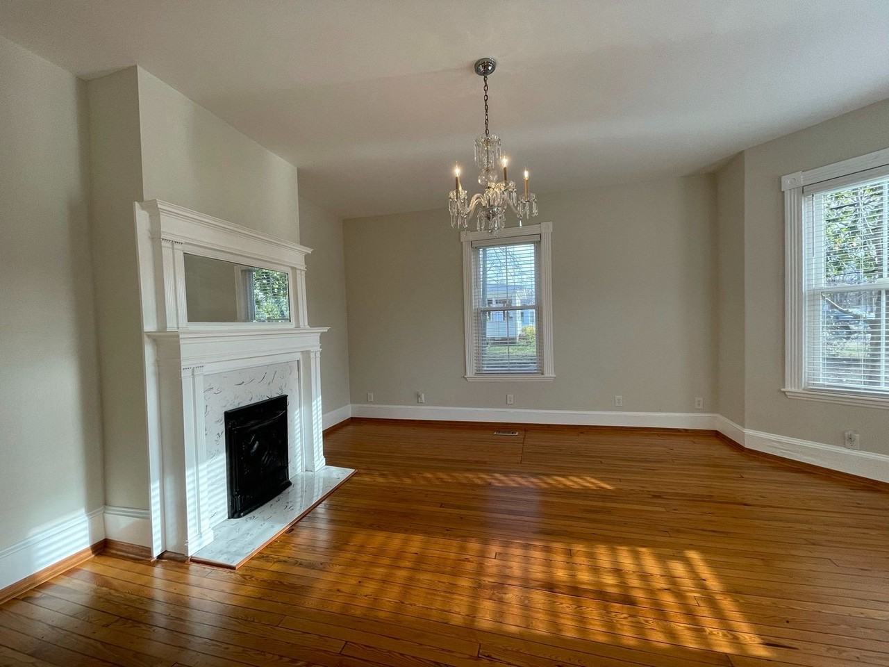 409 N Mecklenburg Ave - Photo 5 of 25