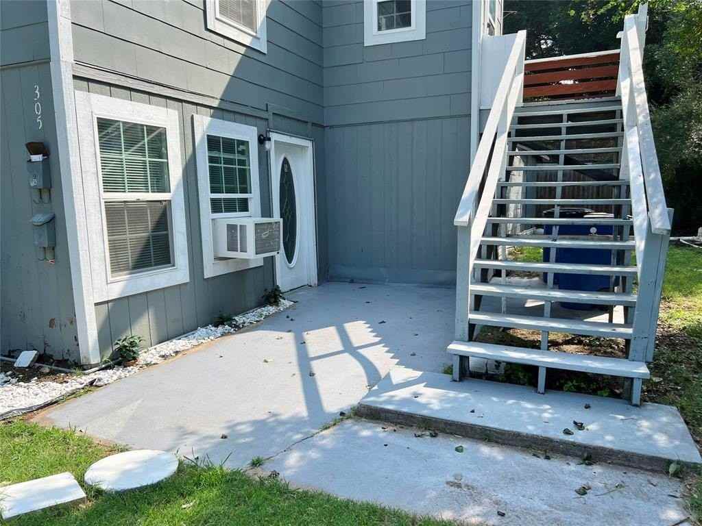 305 S Preston St #B - Photo 2 of 10