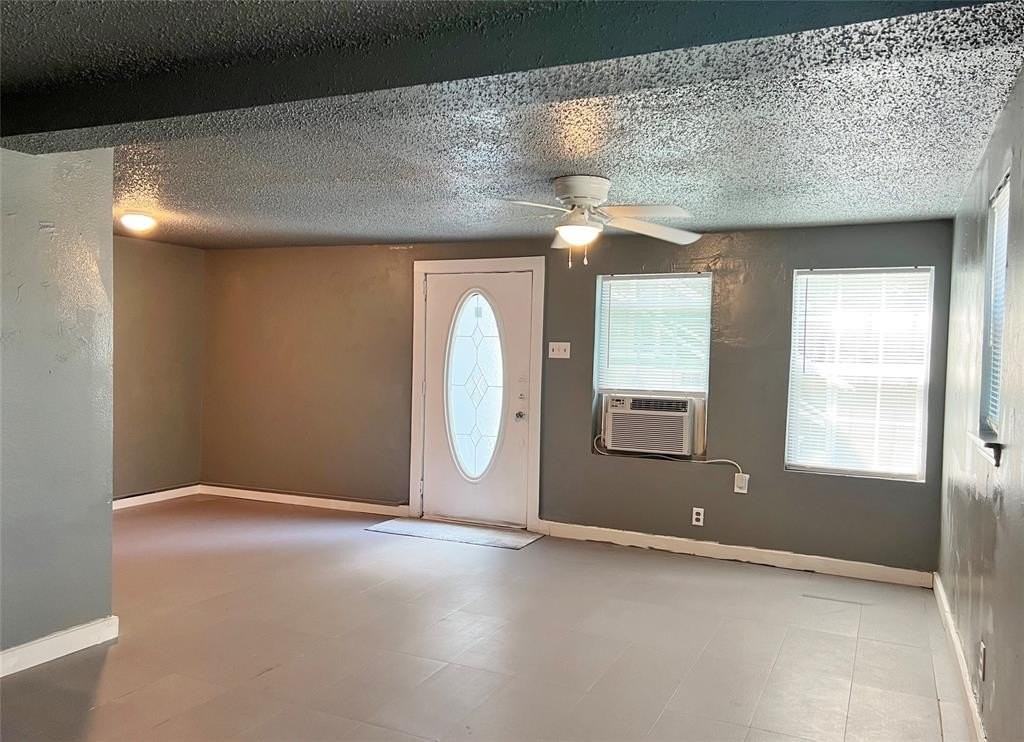 305 S Preston St #B - Photo 4 of 10