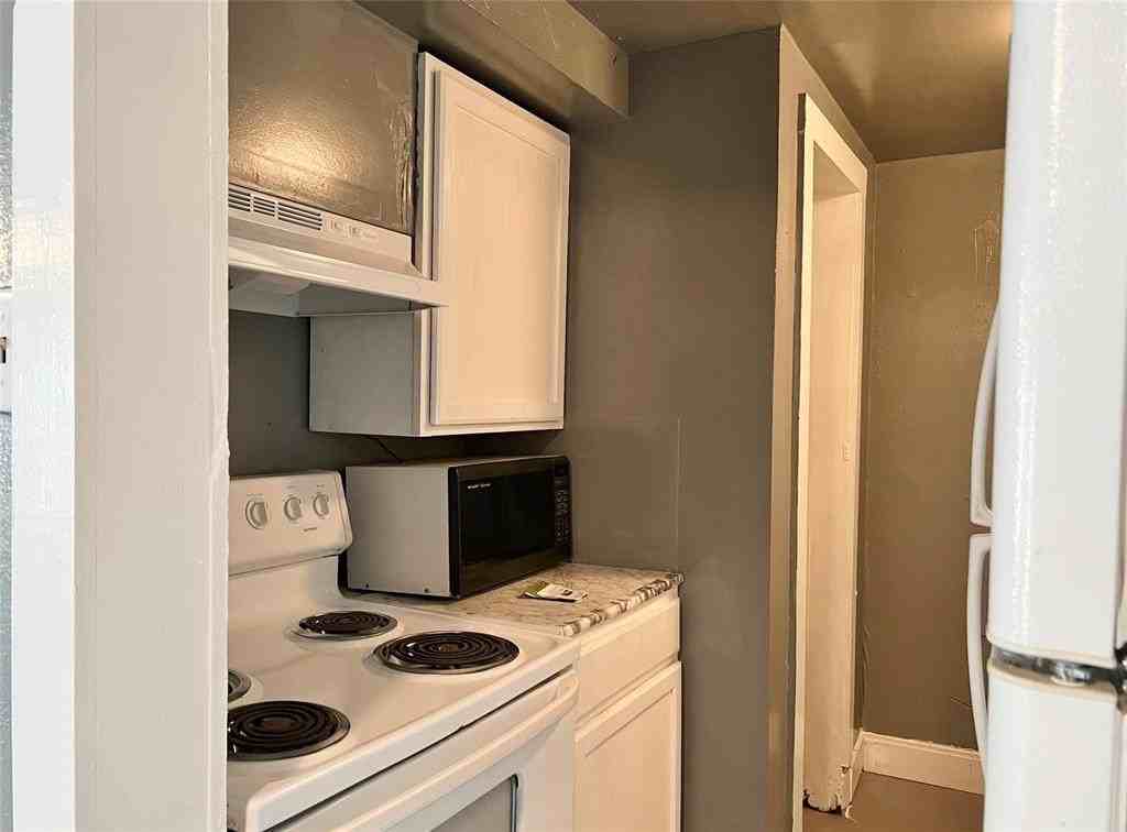 305 S Preston St #B - Photo 6 of 10