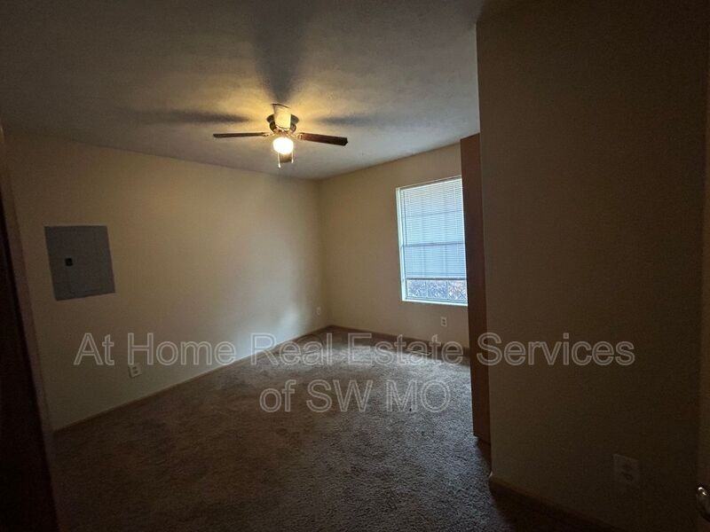 1260 Vintage Ln - Photo 3 of 7