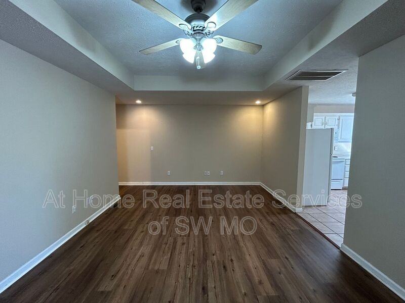 308 Excalibur Ct #B - Photo 3 of 13