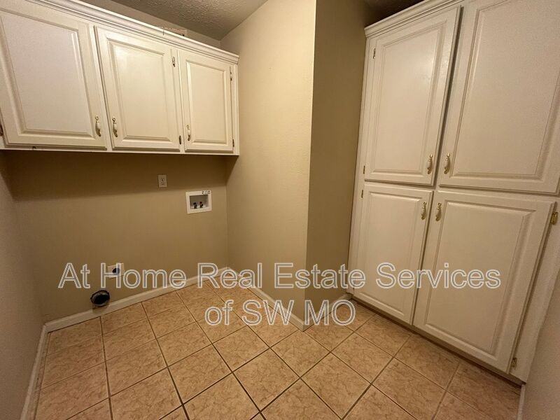 308 Excalibur Ct #B - Photo 7 of 13