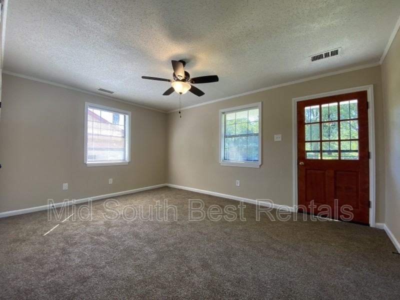 1409 Barksdale Cv - Photo 2 of 8