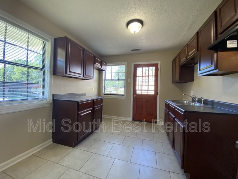 1409 Barksdale Cv - Photo 3 of 8