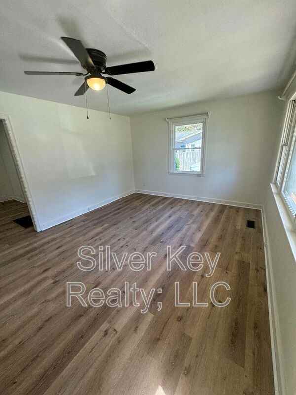 1214 Jones St - Photo 2 of 13