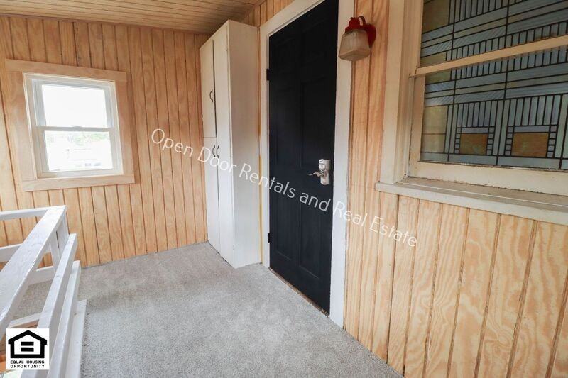 302 1/2 S Walsh St - Photo 2 of 11