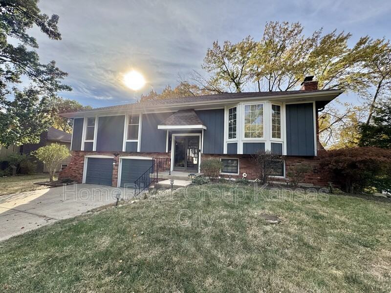 5814 Nw Raintree Dr - Photo 2 of 17