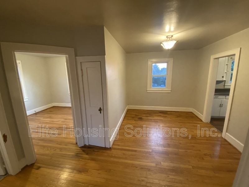 314 S Park St - Photo 2 of 16