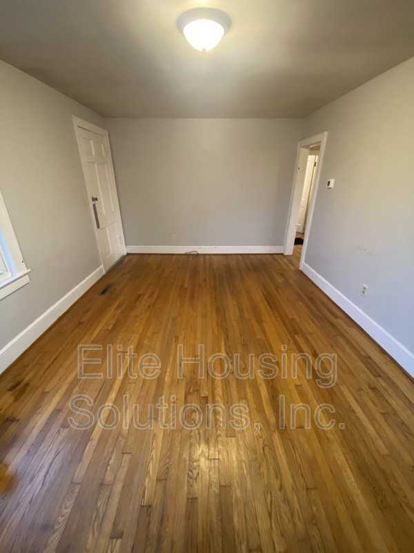 314 S Park St - Photo 3 of 16