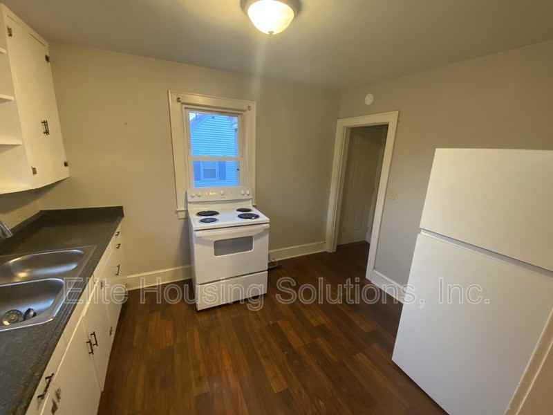 314 S Park St - Photo 5 of 16