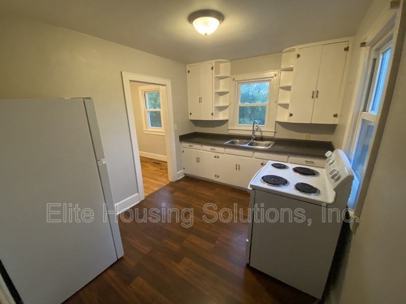 314 S Park St - Photo 6 of 16