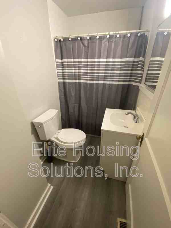 314 S Park St - Photo 7 of 16