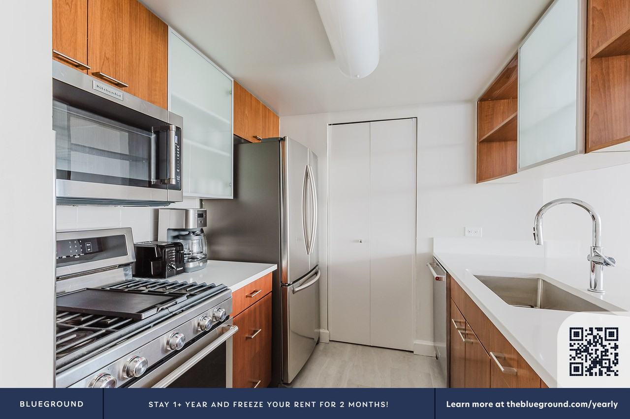 130 West 15th Street - Photo 7 of 50