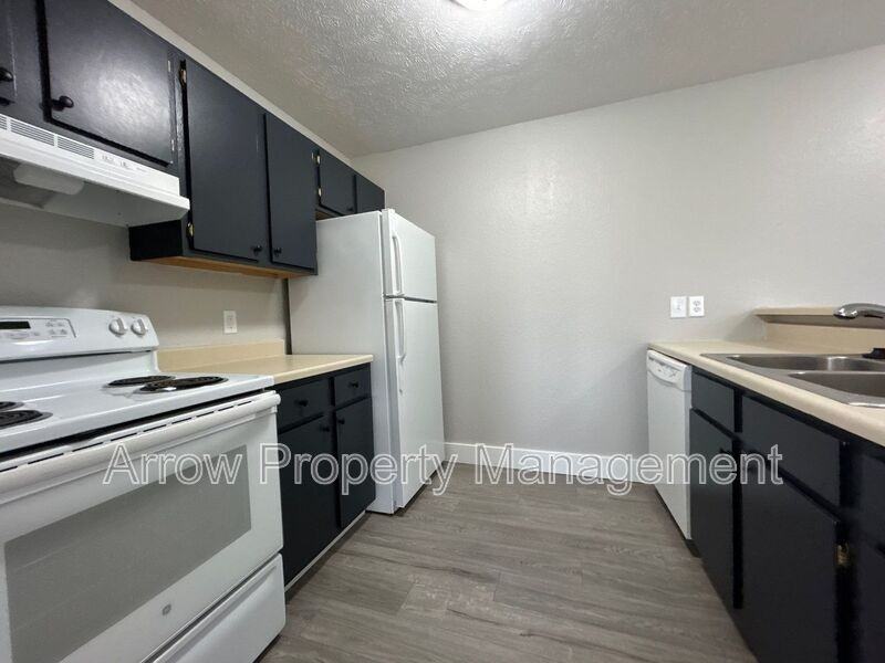 940 S 27th St #16 - Photo 3 of 9