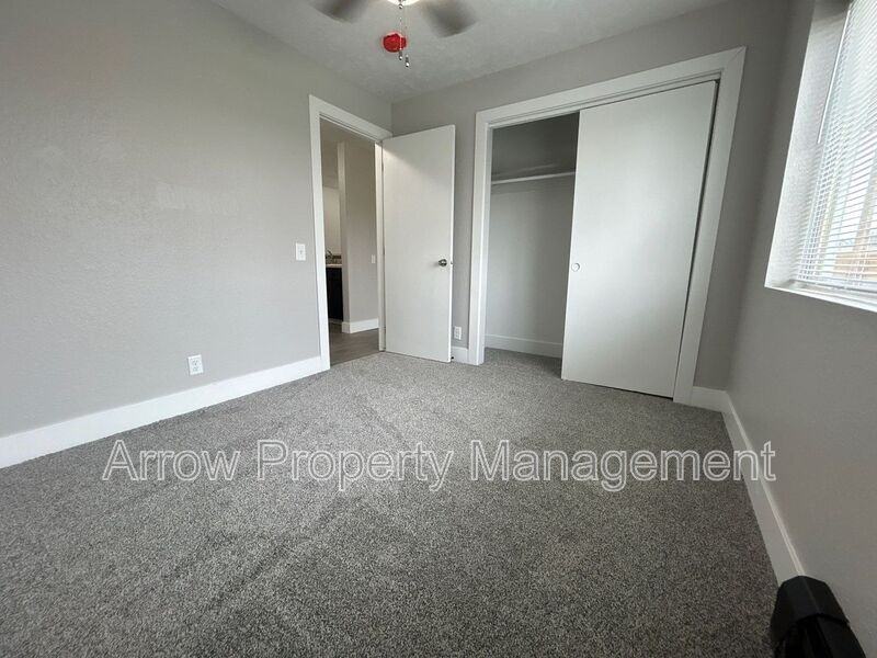 940 S 27th St #16 - Photo 5 of 9