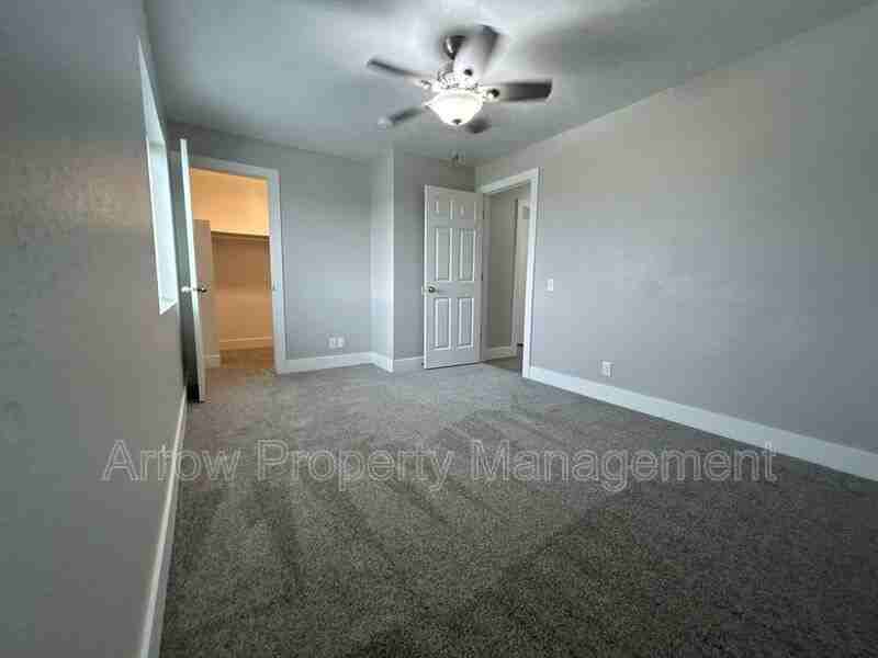 940 S 27th St #16 - Photo 7 of 9