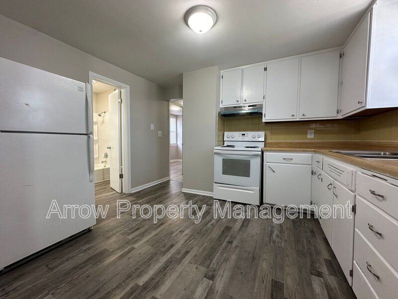 710 N 26th St - Photo 3 of 12