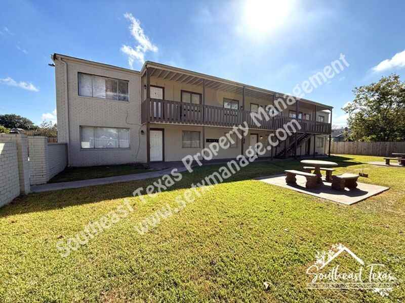 2085 Long St #02 - Photo 2 of 11