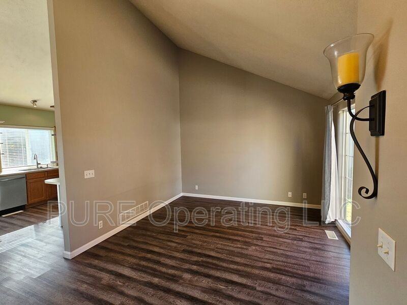 20925 Ash St - Photo 3 of 29