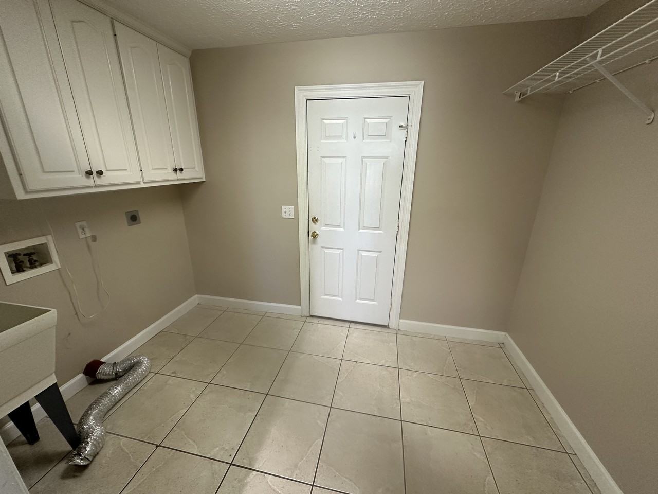 1517 Inverness Rd - Photo 5 of 11