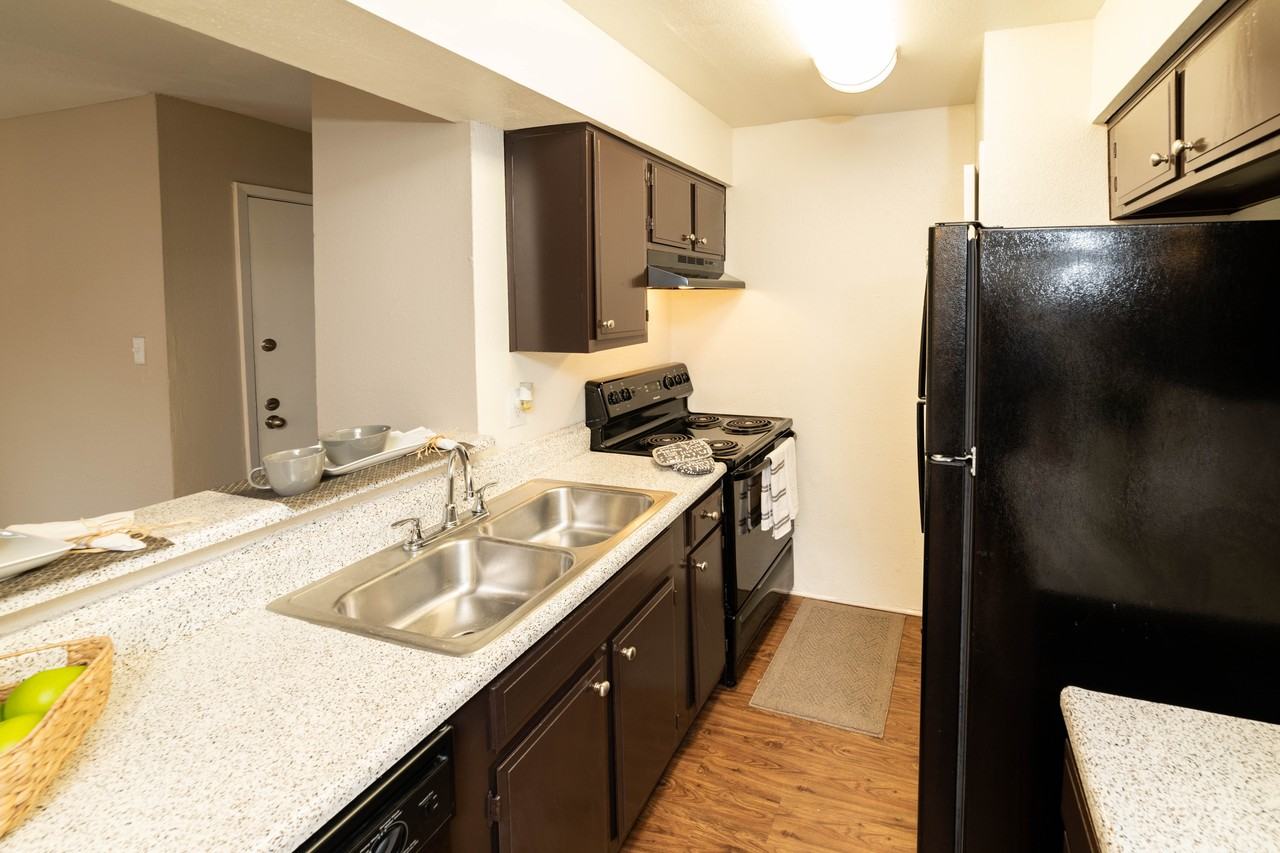 z-052521-Newport at Clear Lake - Photo 3 of 12