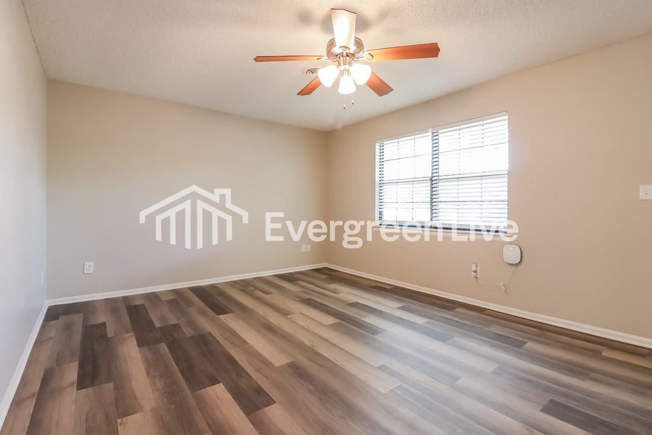 907 Stone St - Photo 7 of 14