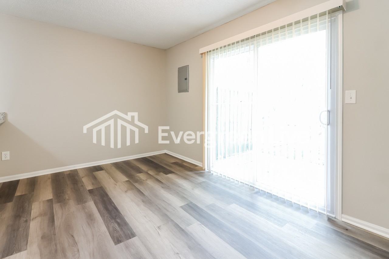 907 Stone St - Photo 6 of 14