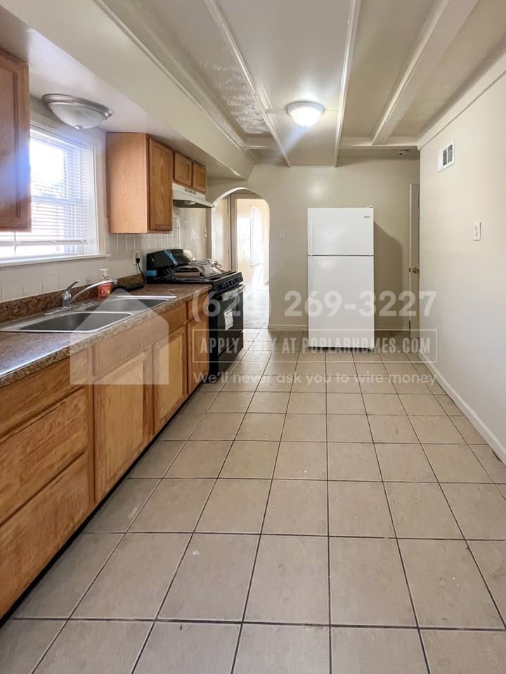 3839 Oakridge Blvd - Photo 3 of 16