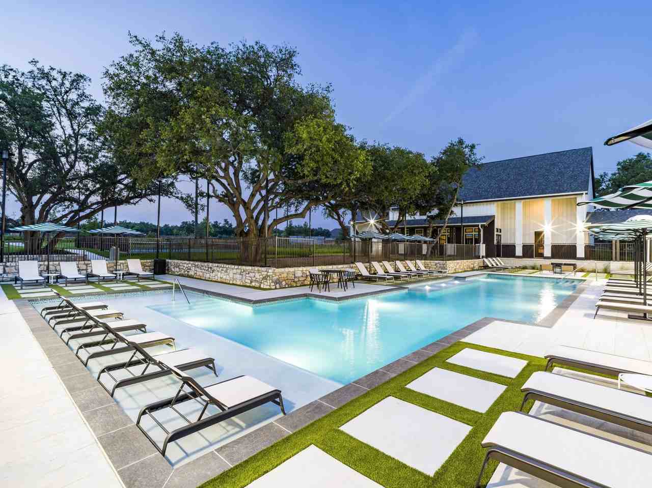 Modera Georgetown - Photo 2 of 36