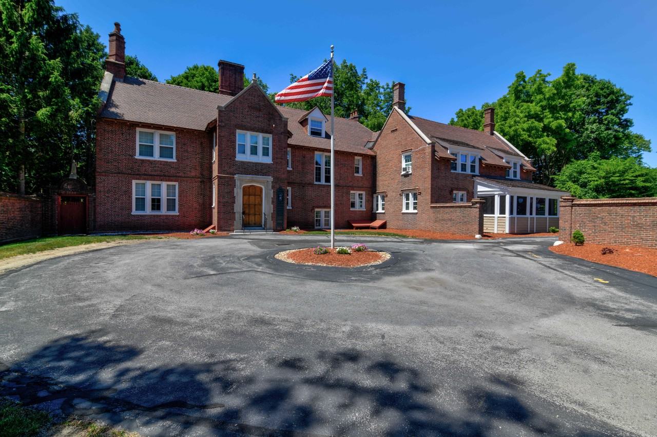 Colonial Village Apartments - Photo 7 of 44