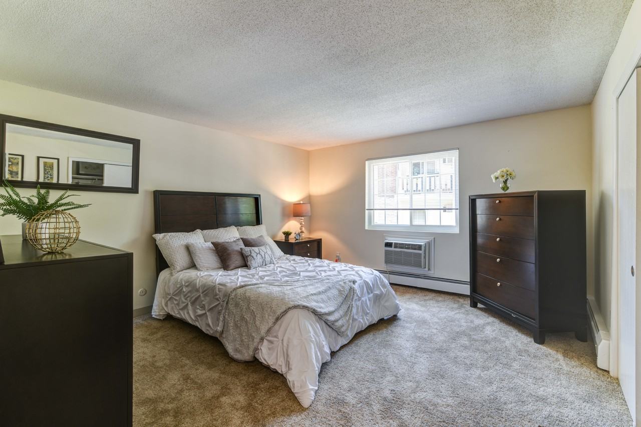 Colonial Village Apartments - Photo 2 of 44