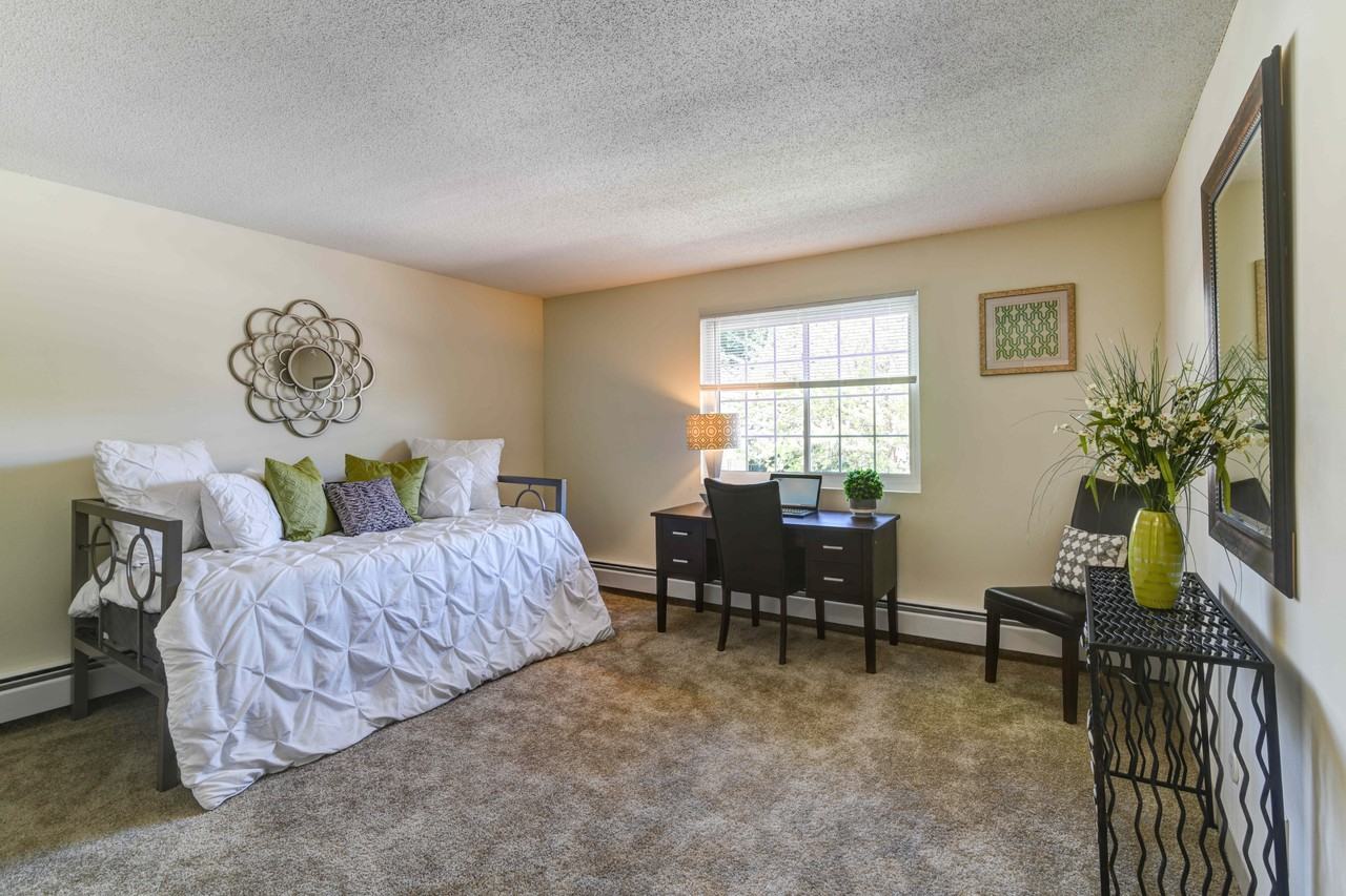Colonial Village Apartments - Photo 5 of 44
