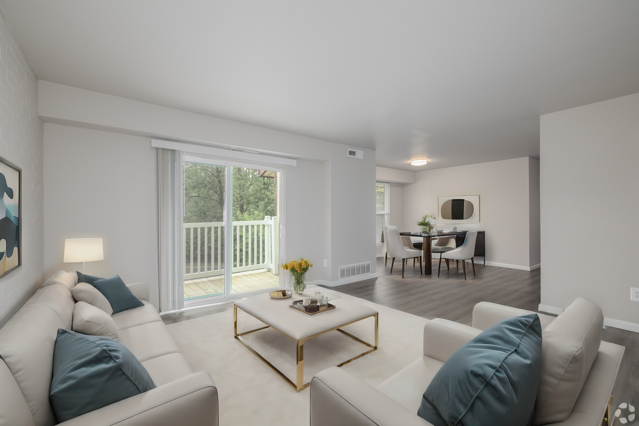 Edgewater Manor - Photo 5 of 29