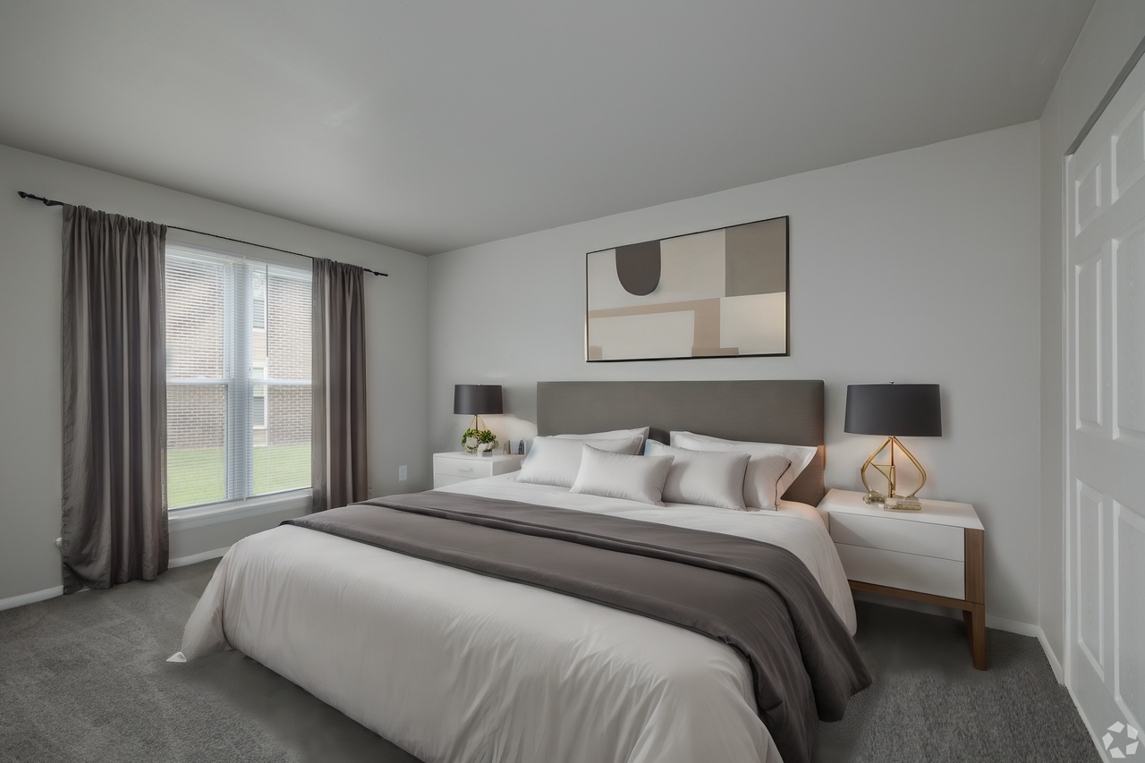 Edgewater Manor - Photo 7 of 29