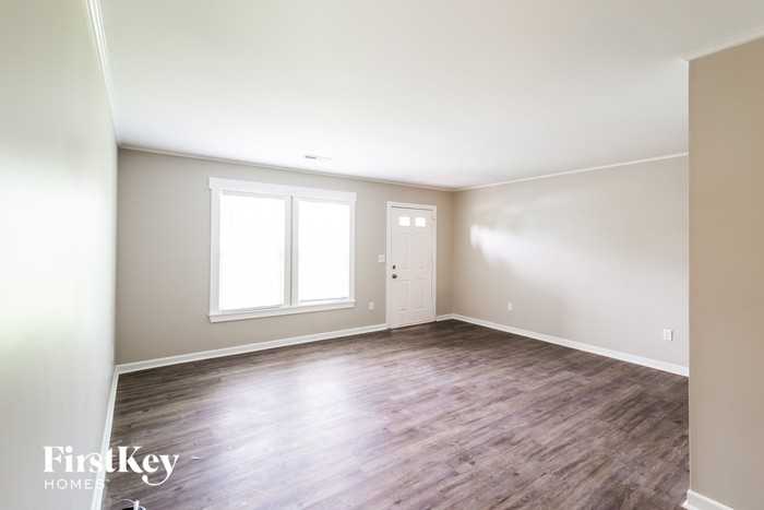 1007 Mountain Pine Rd - Photo 3 of 15
