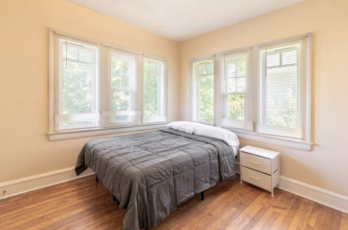 3076 Yorkshire Rd #NA - Photo 2 of 11