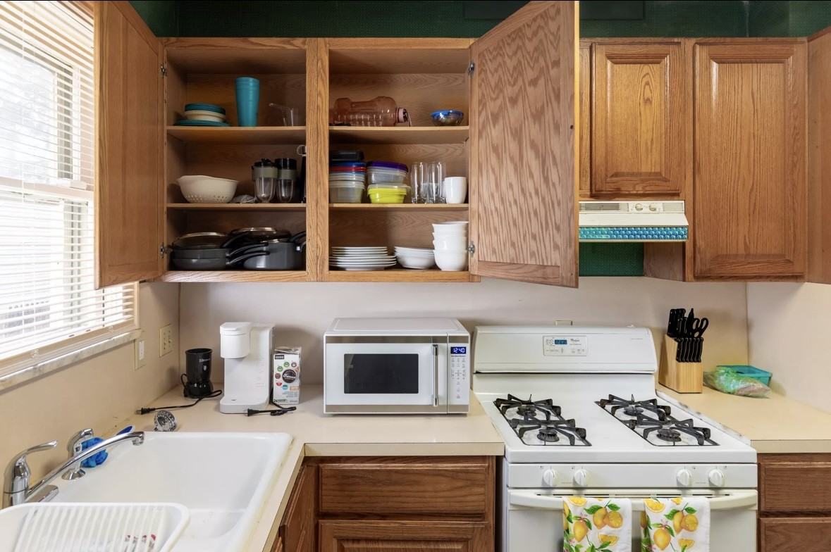 3076 Yorkshire Rd #NA - Photo 7 of 11