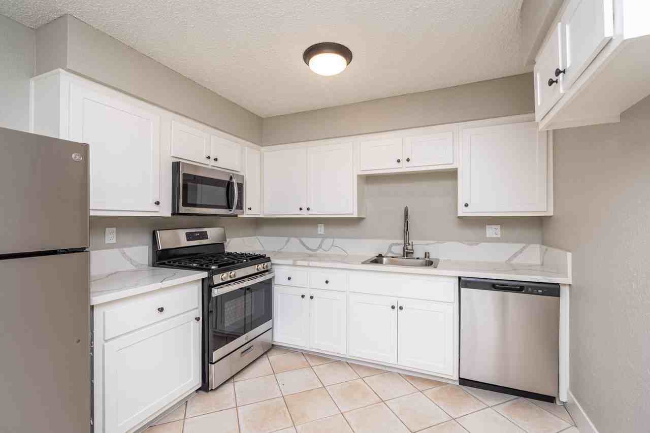 Courtyard on Morse - Photo 5 of 33