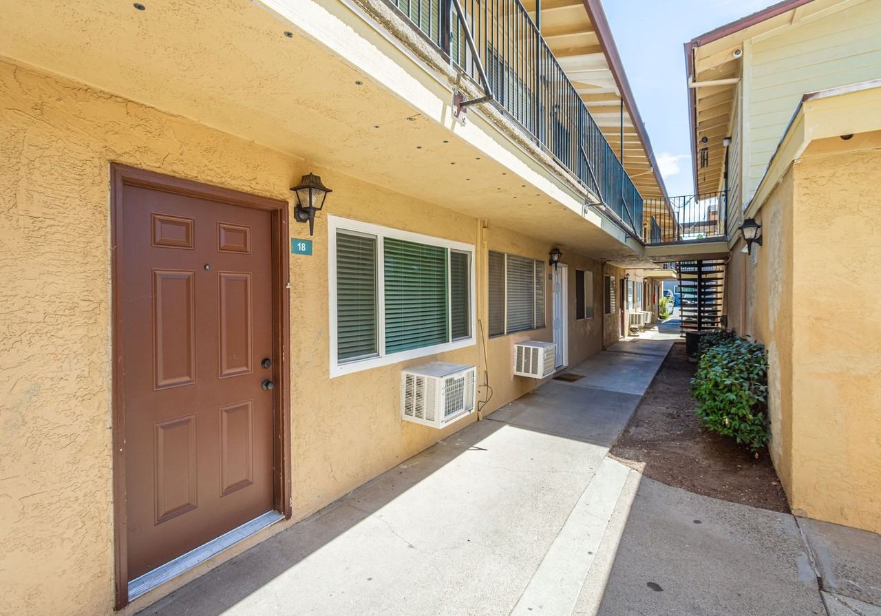 Courtyard on Morse - Photo 6 of 33