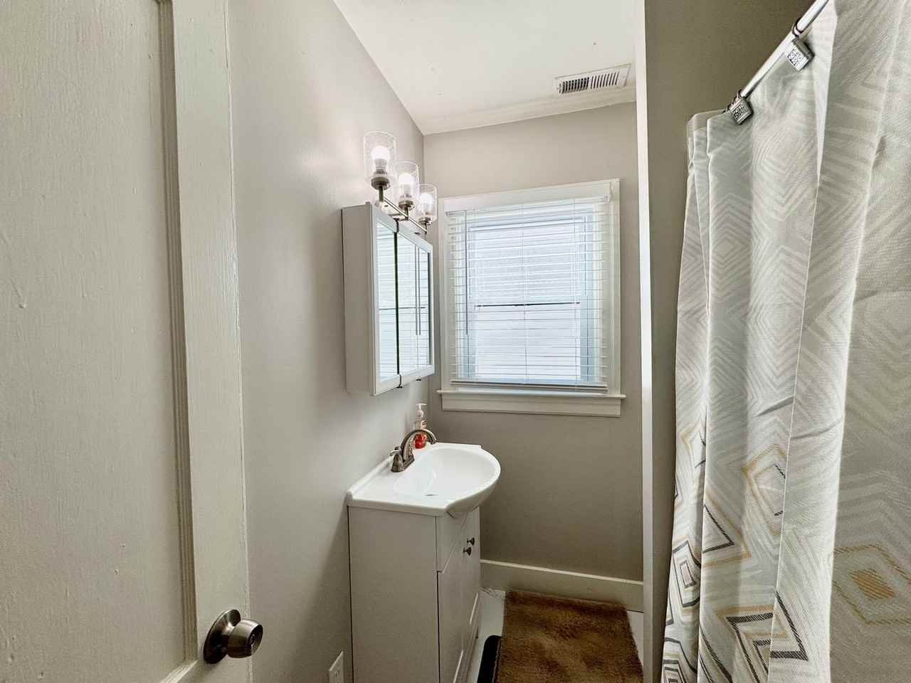 1114 Goodes Ferry Road - Photo 7 of 15