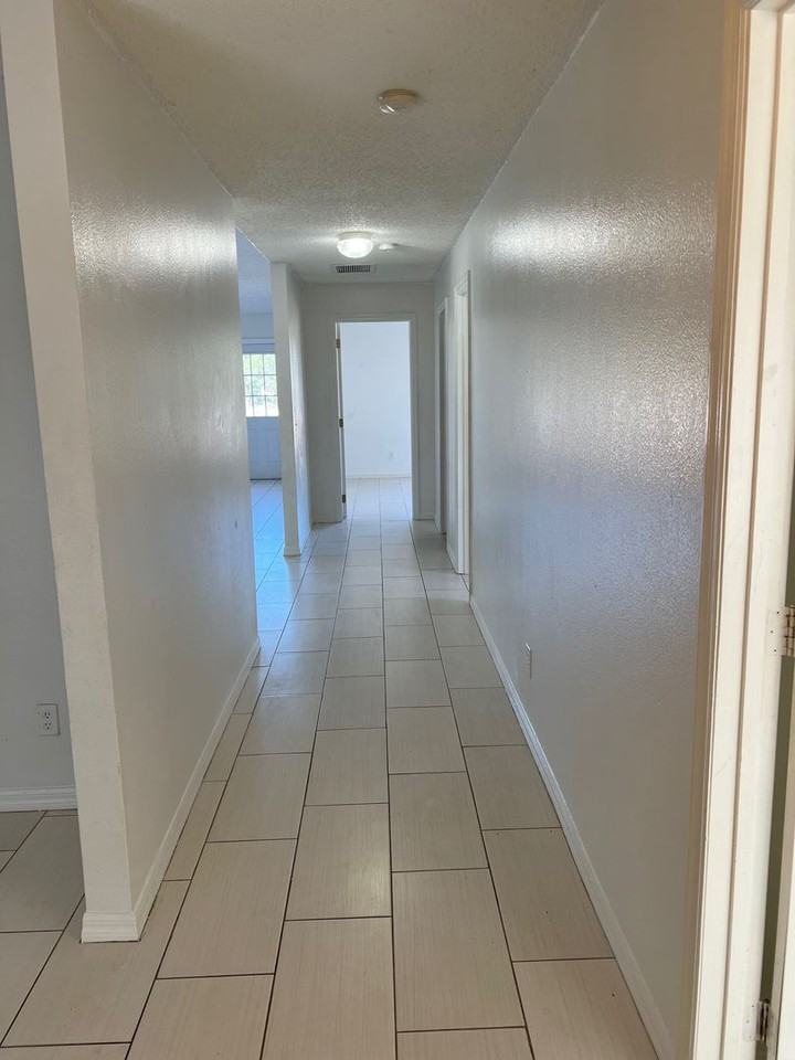 217 Grouper Ct - Photo 4 of 23