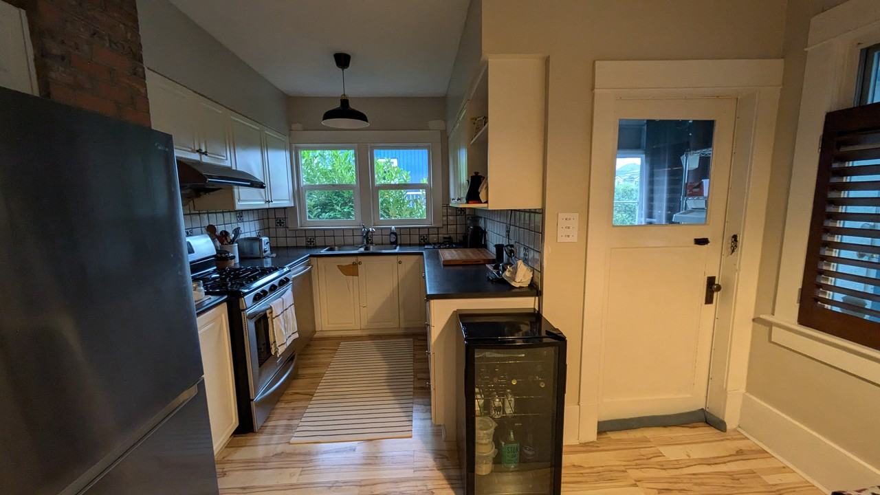 736 Tenth St - Photo 3 of 40