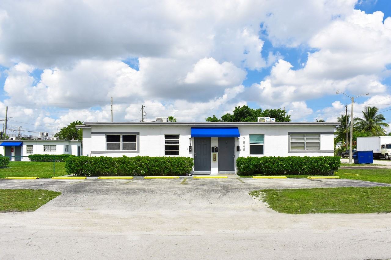 7945 Nw 36th Pl - Photo 2 of 26