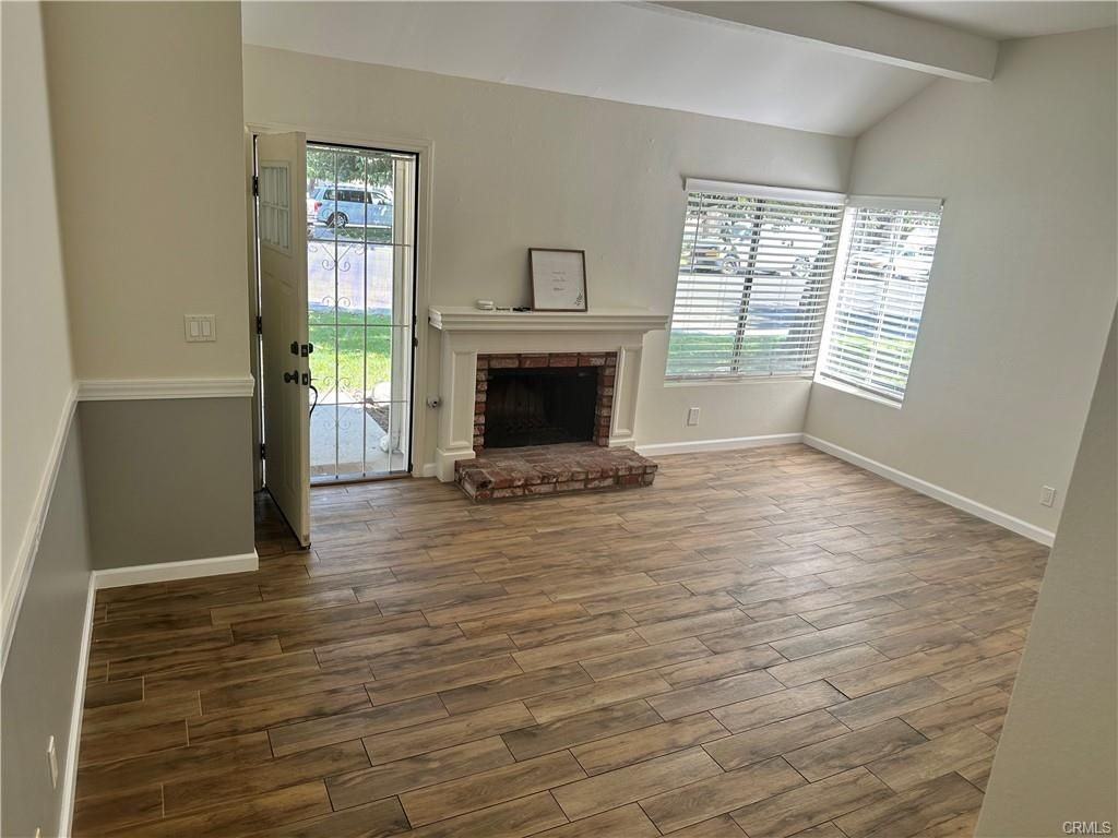 113 Surrey Way - Photo 3 of 9